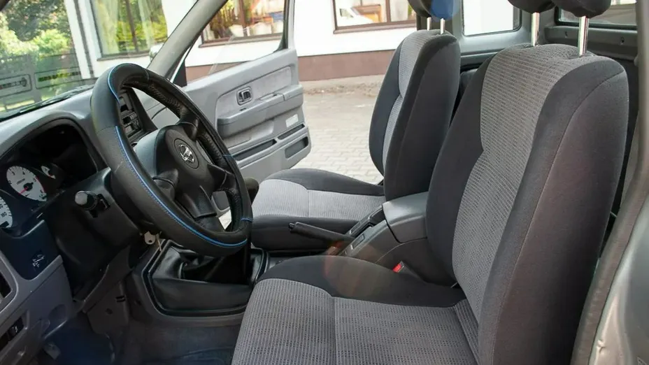 NISSAN Pick Up -