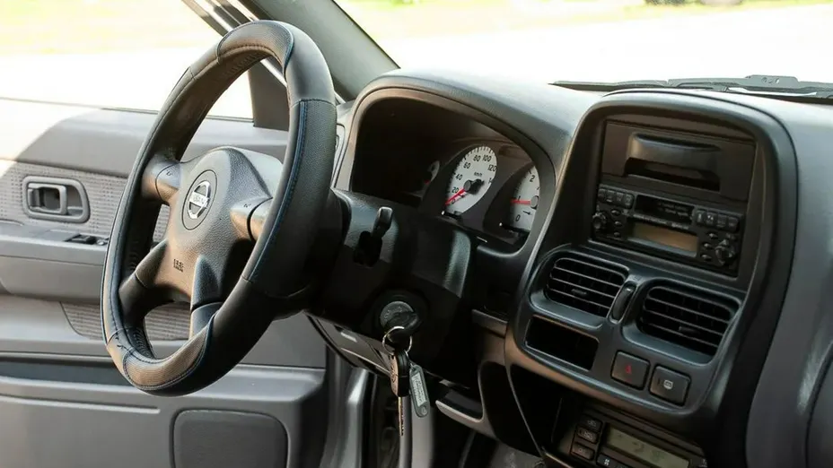 NISSAN Pick Up -