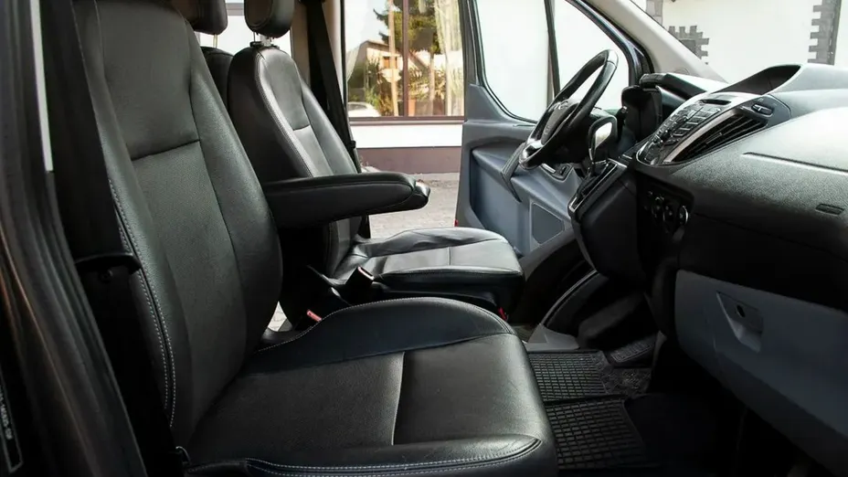 FORD Tourneo Custom -
