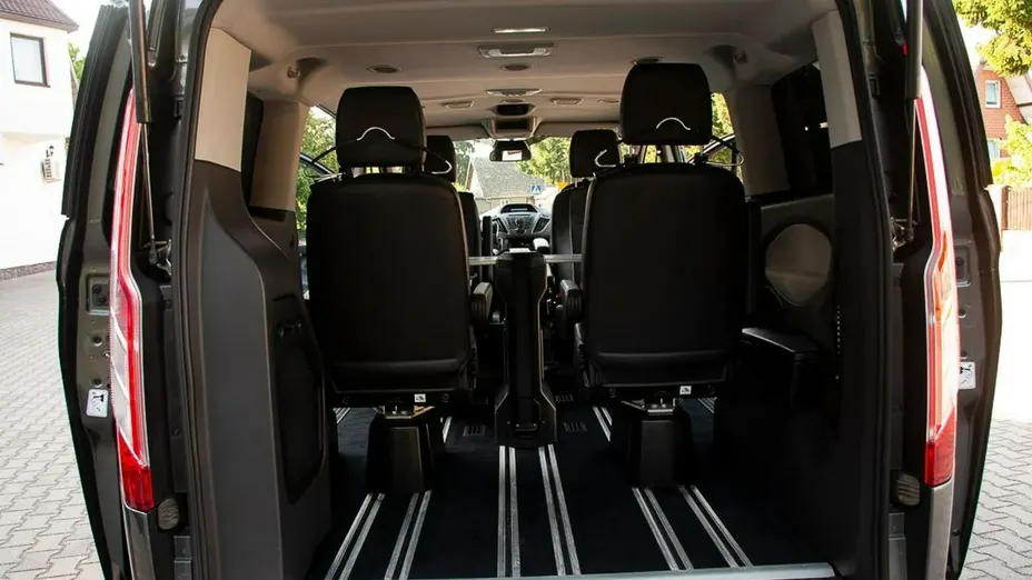 FORD Tourneo Custom -