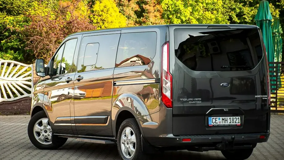 FORD Tourneo Custom -