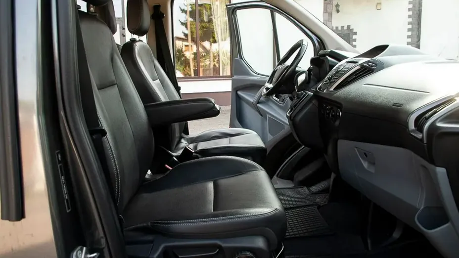 FORD Tourneo Custom -