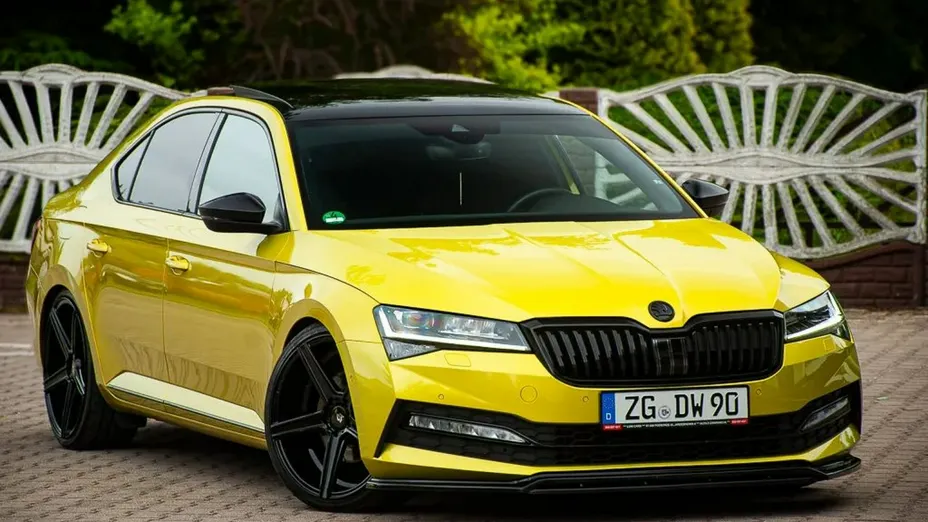 SKODA Superb -