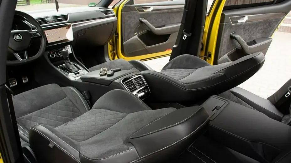 SKODA Superb -