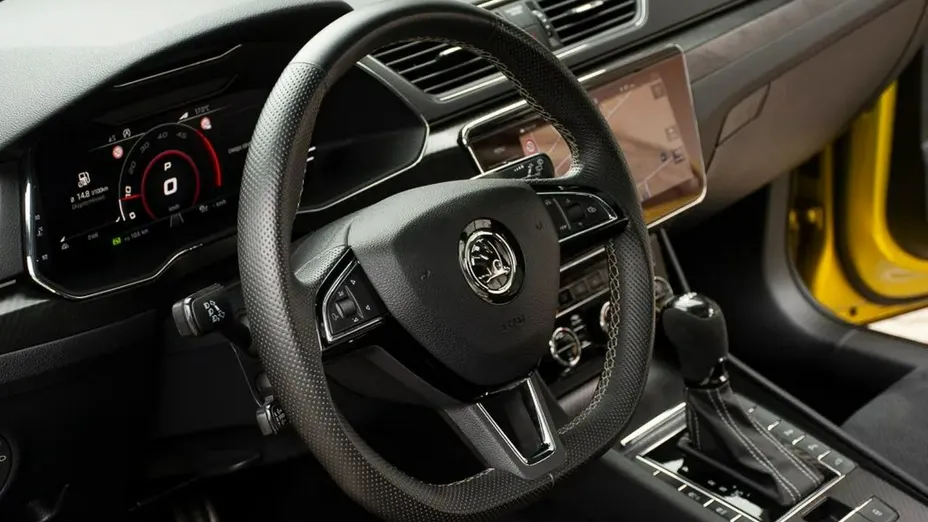 SKODA Superb -