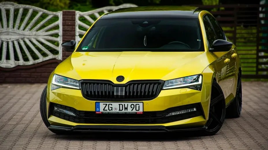 SKODA Superb -