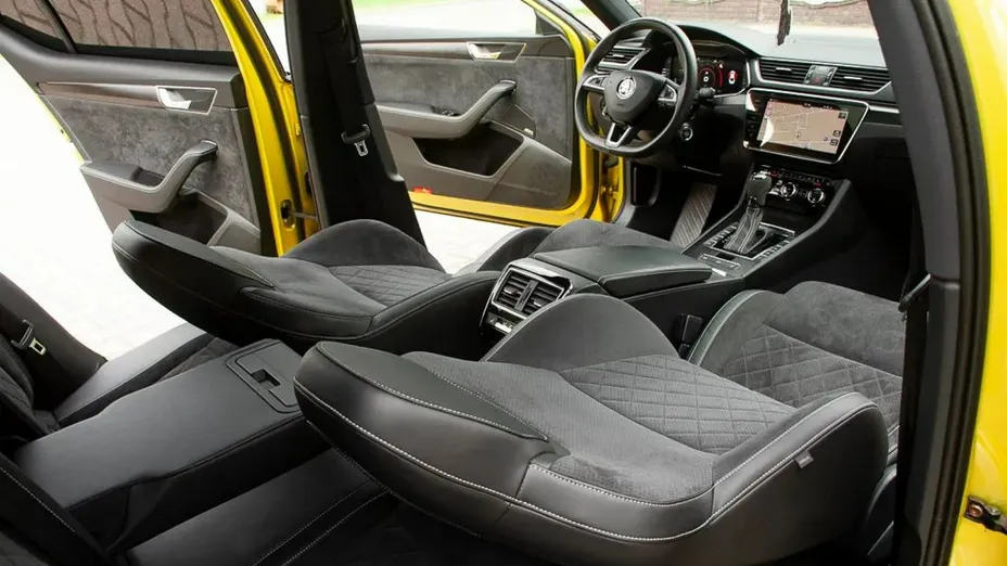 SKODA Superb -