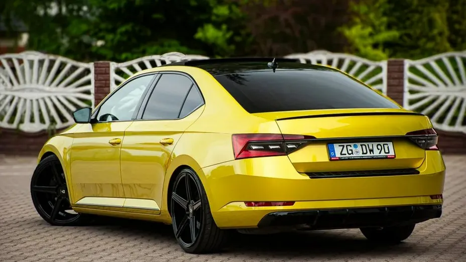 SKODA Superb -