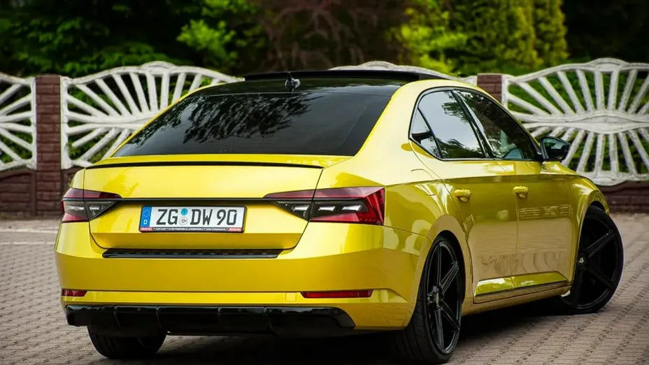SKODA Superb -