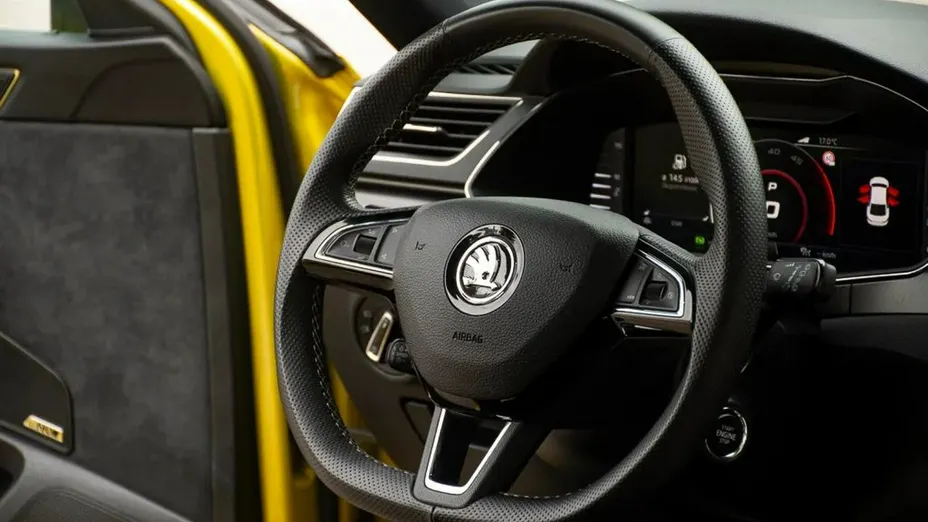 SKODA Superb -
