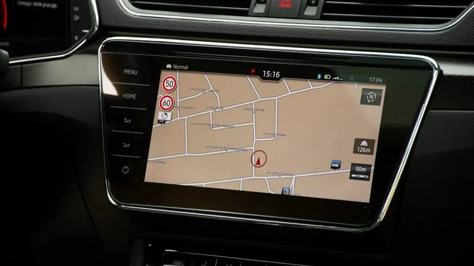 SKODA Superb -