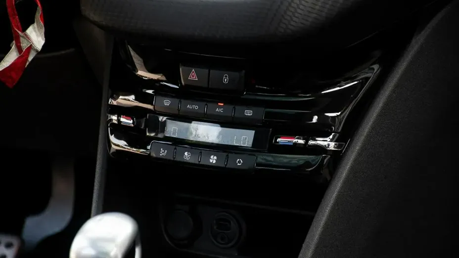 PEUGEOT 2008 -