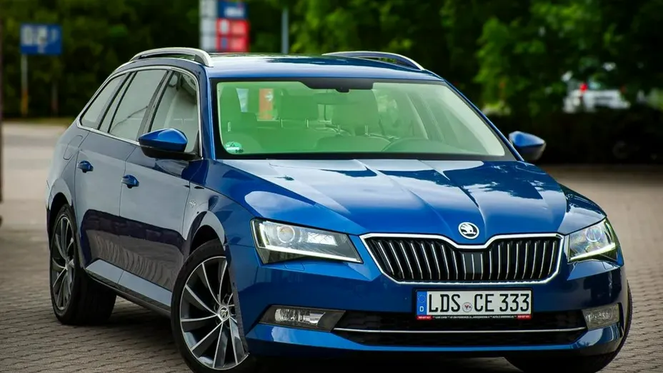 SKODA Superb -