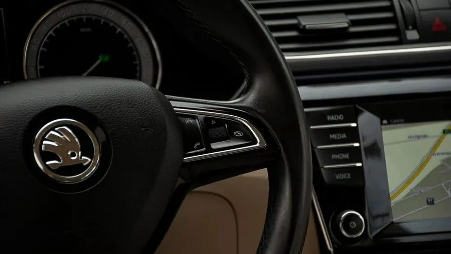 SKODA Superb -
