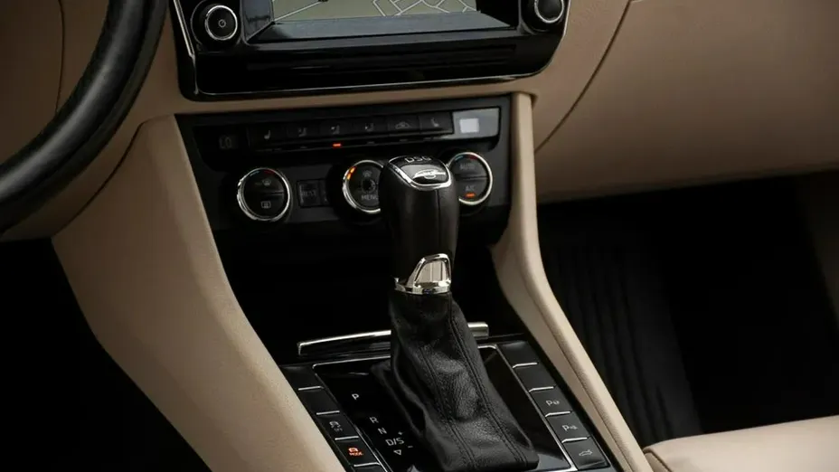 SKODA Superb -
