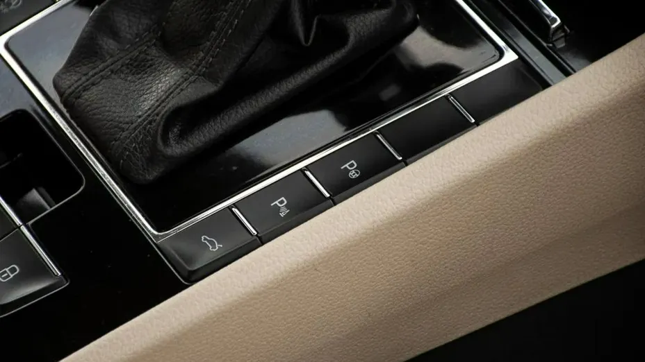 SKODA Superb -