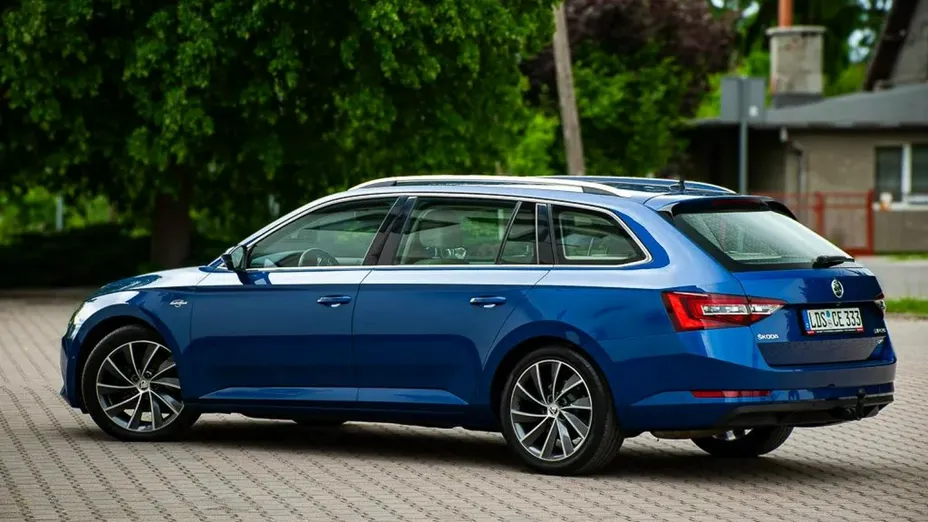 SKODA Superb -
