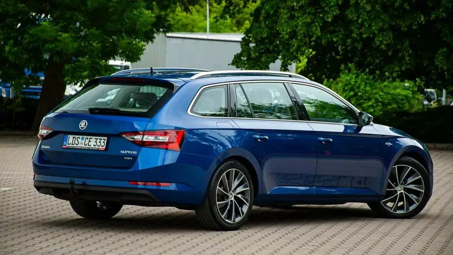 SKODA Superb -