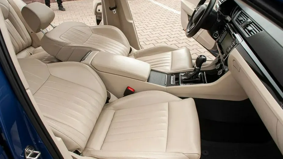 SKODA Superb -