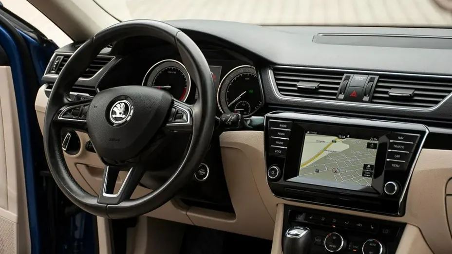 SKODA Superb -