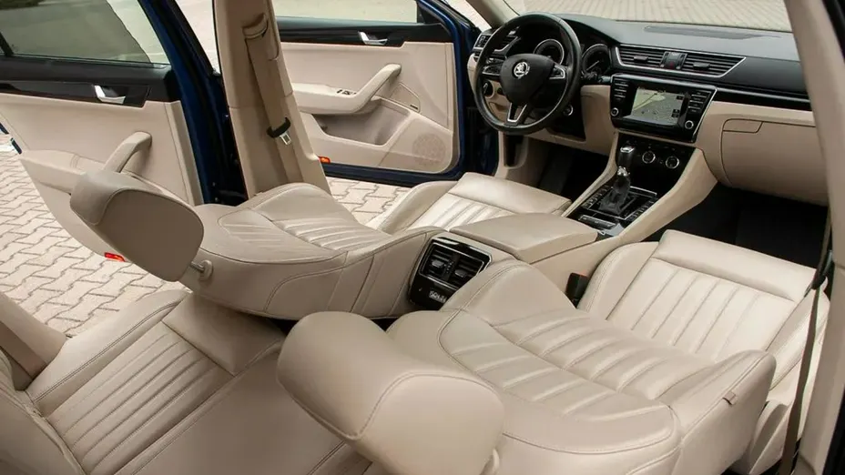 SKODA Superb -