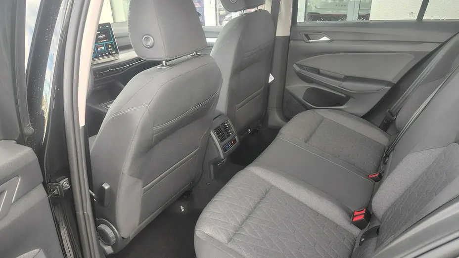 VOLKSWAGEN Golf -