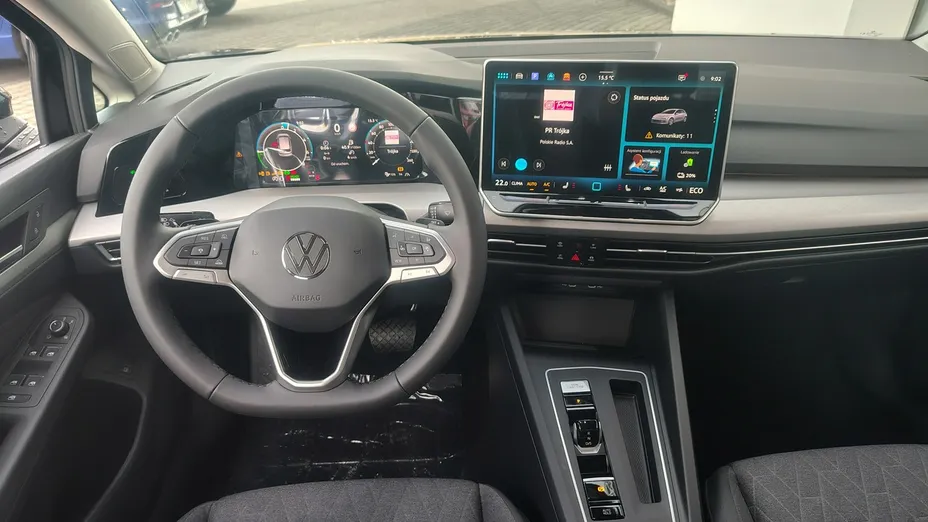 VOLKSWAGEN Golf -