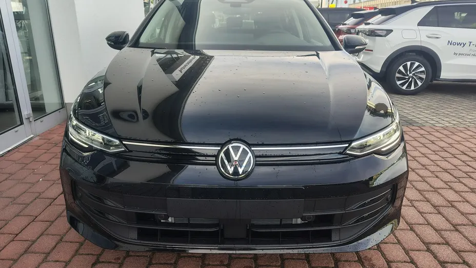 VOLKSWAGEN Golf -