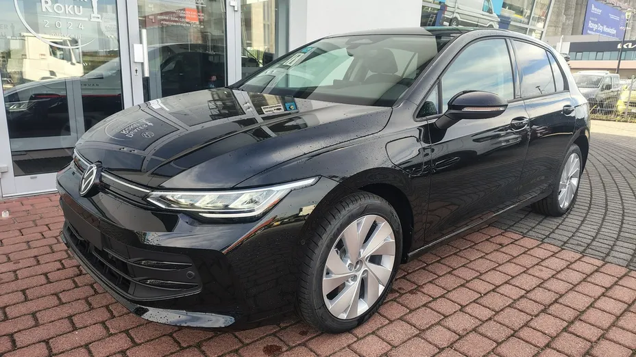 VOLKSWAGEN Golf -