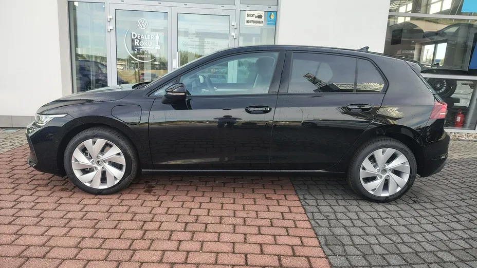 VOLKSWAGEN Golf -
