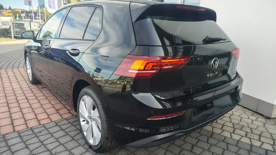 VOLKSWAGEN Golf -