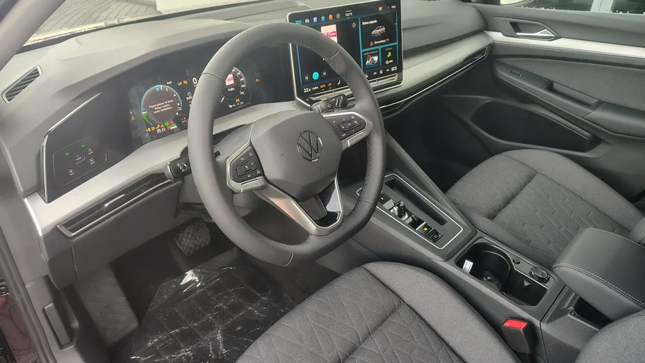 VOLKSWAGEN Golf -