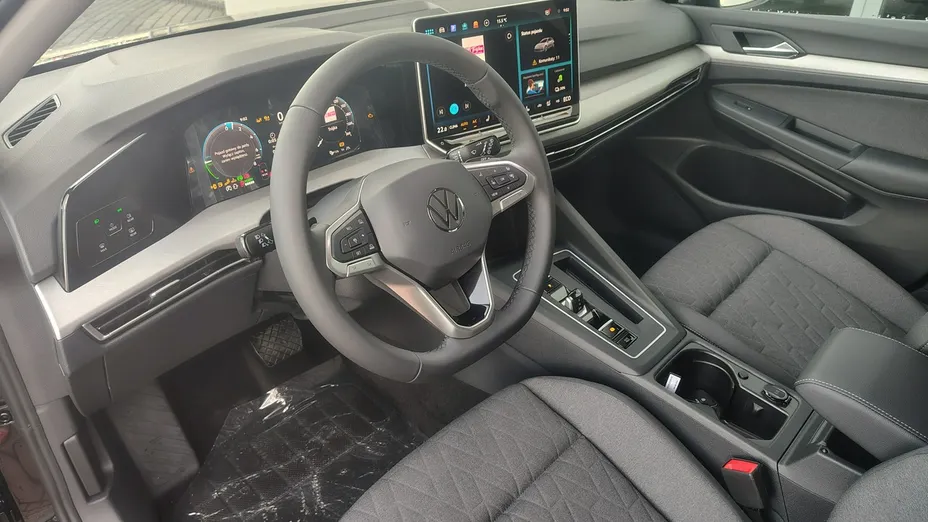 VOLKSWAGEN Golf -