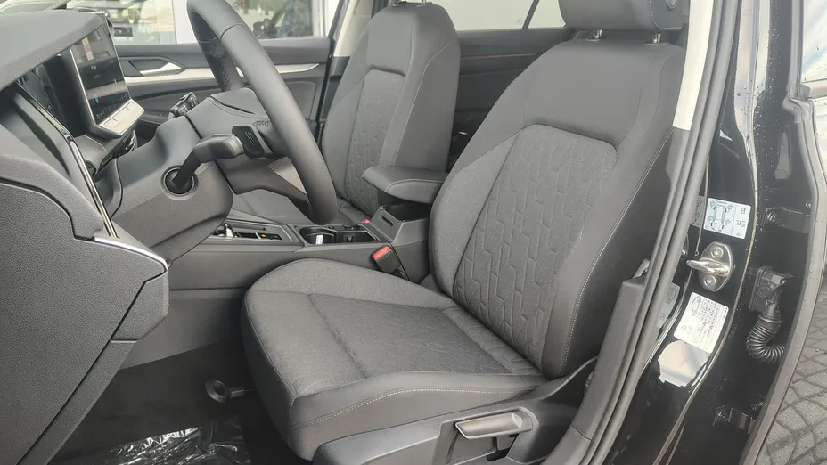 VOLKSWAGEN Golf -