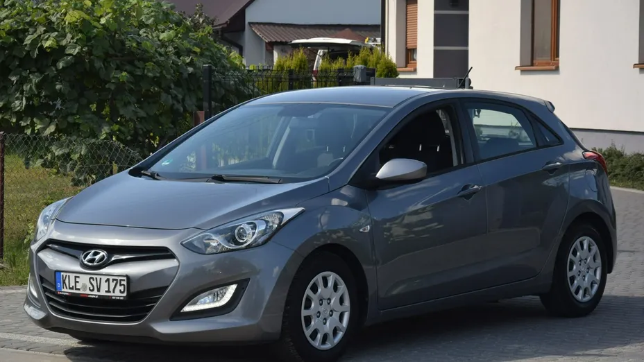 HYUNDAI i30 -