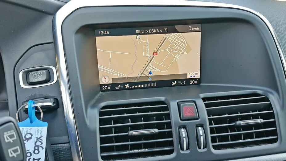 VOLVO XC60 -