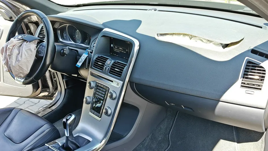 VOLVO XC60 -
