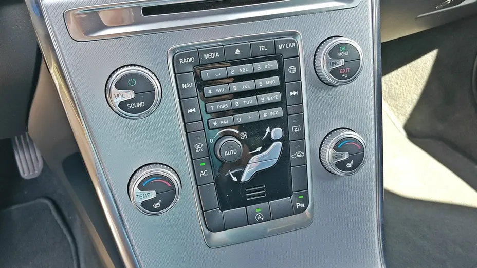 VOLVO XC60 -