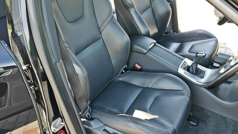 VOLVO XC60 -