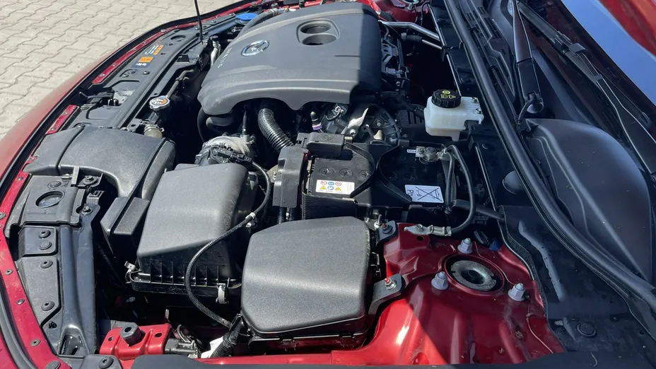 MAZDA 3 -