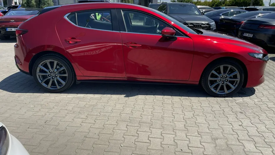 MAZDA 3 -
