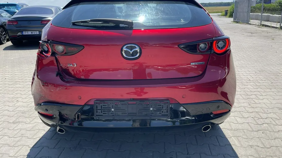 MAZDA 3 -
