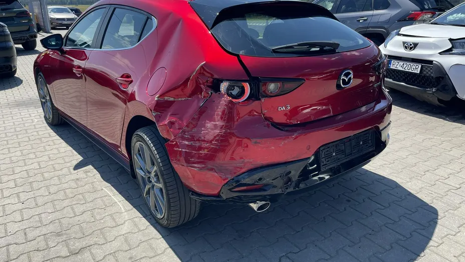 MAZDA 3 -