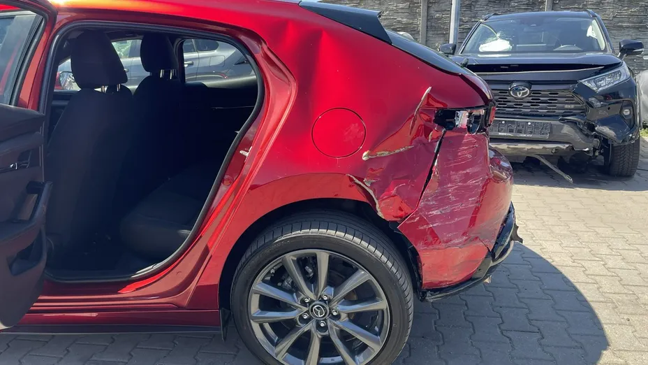 MAZDA 3 -