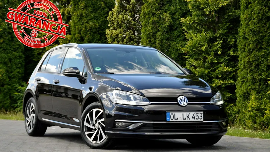 VOLKSWAGEN Golf -