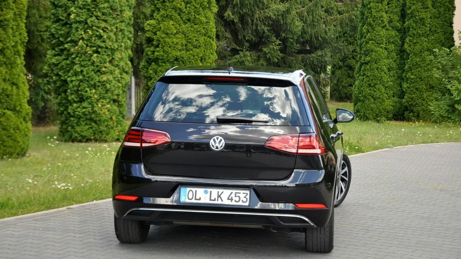 VOLKSWAGEN Golf -