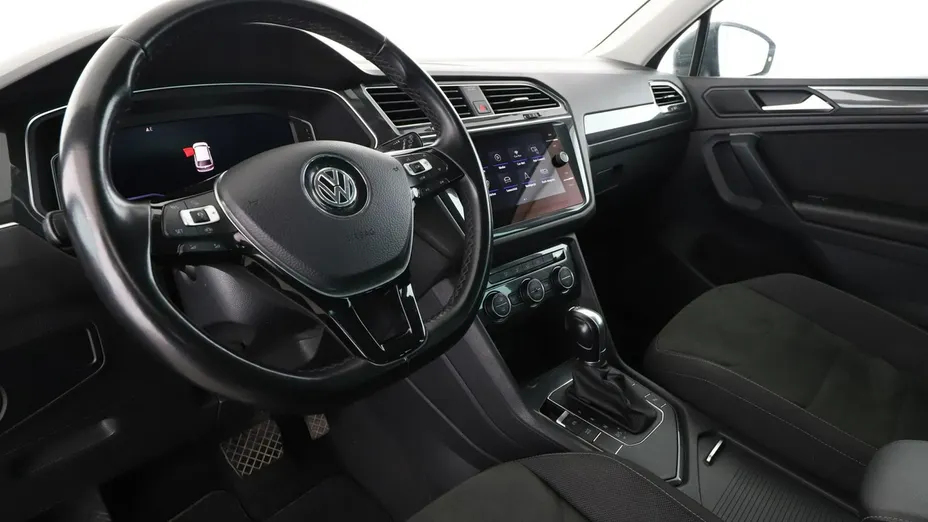 VOLKSWAGEN Tiguan -