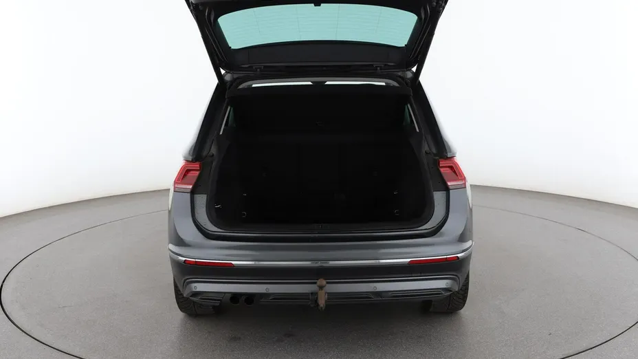 VOLKSWAGEN Tiguan -