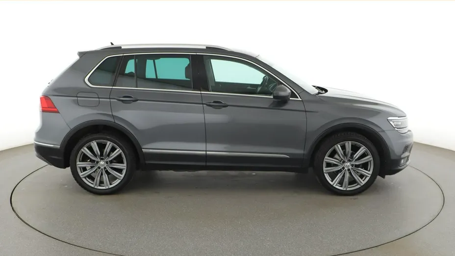 VOLKSWAGEN Tiguan -