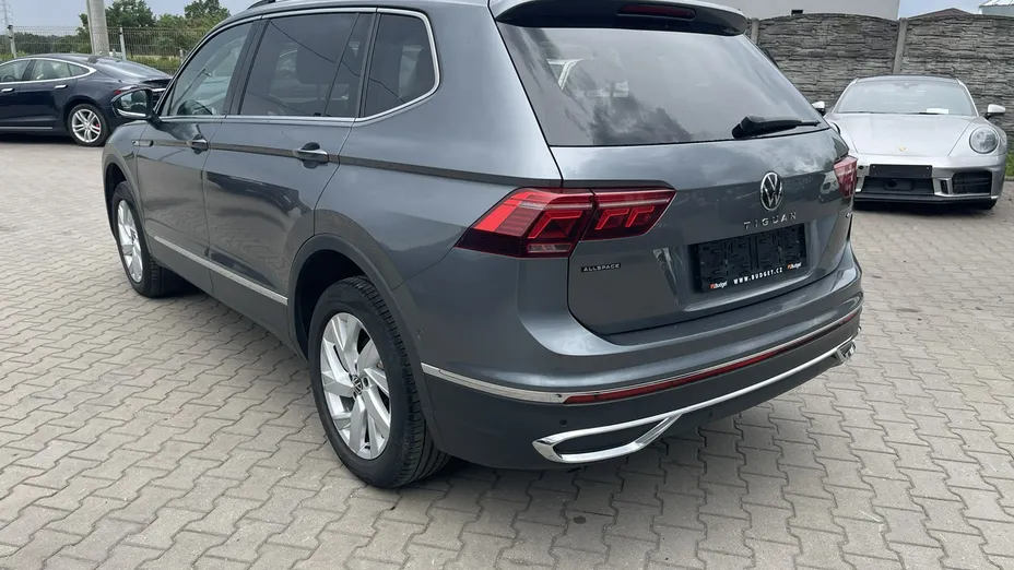 VOLKSWAGEN Tiguan Allspace -